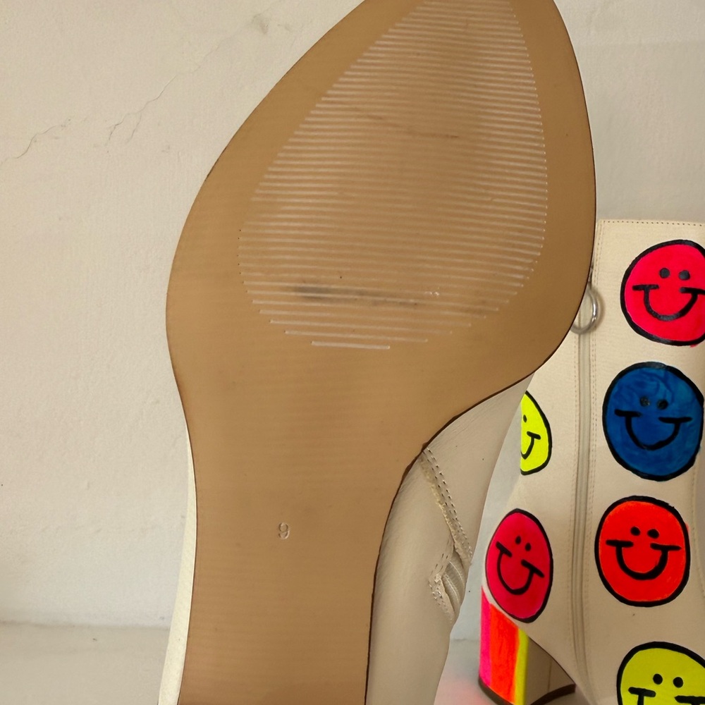 𓆩♡𓆪 Hand Painted Smiley Face Leather Go-Go Boots 𓆩♡𓆪 - Picture 4 of 4